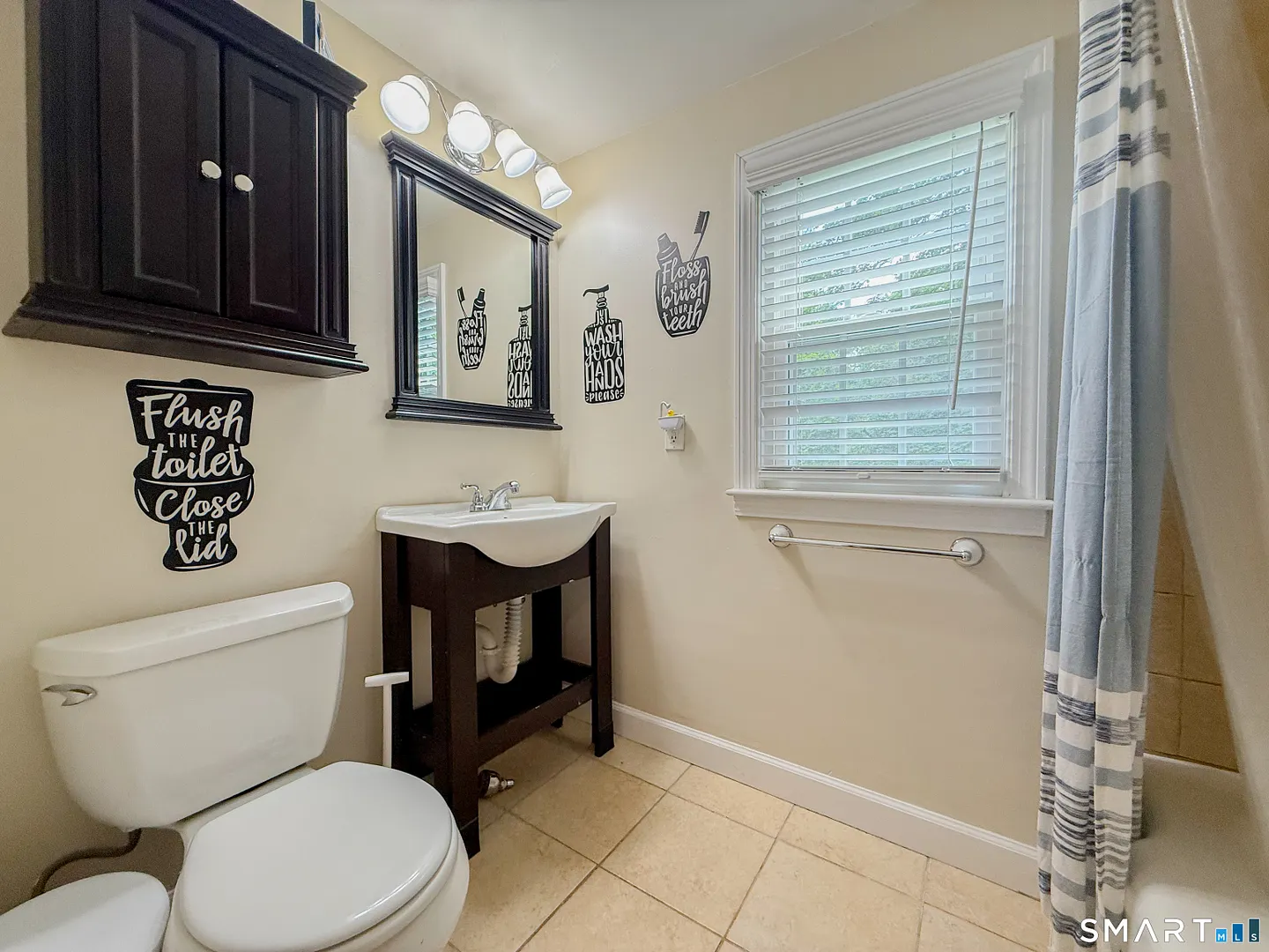 1657 Farmington Avenue Photo 10