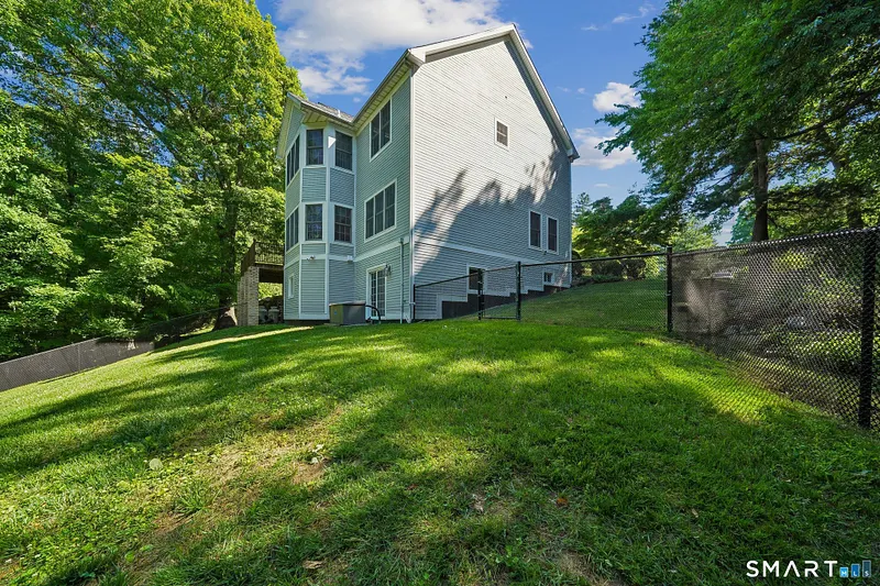 132 East Hunting Ridge Road Photo 3