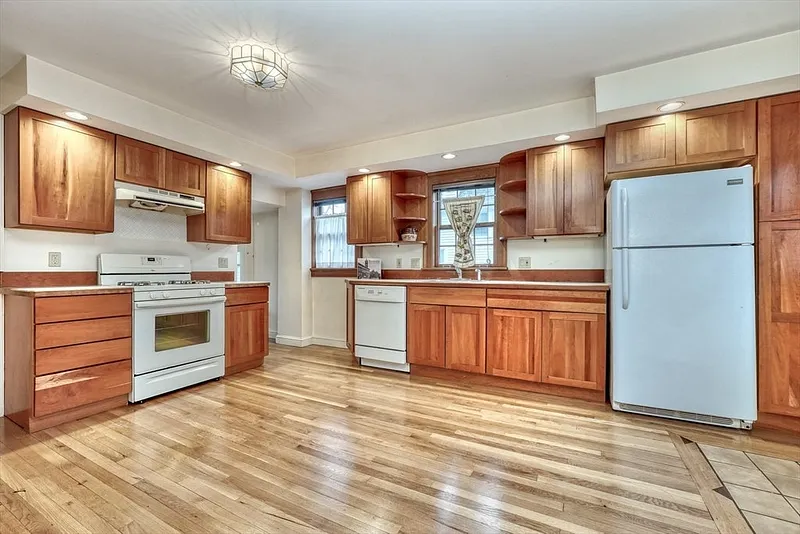 37 Glenwood Ave Photo 11