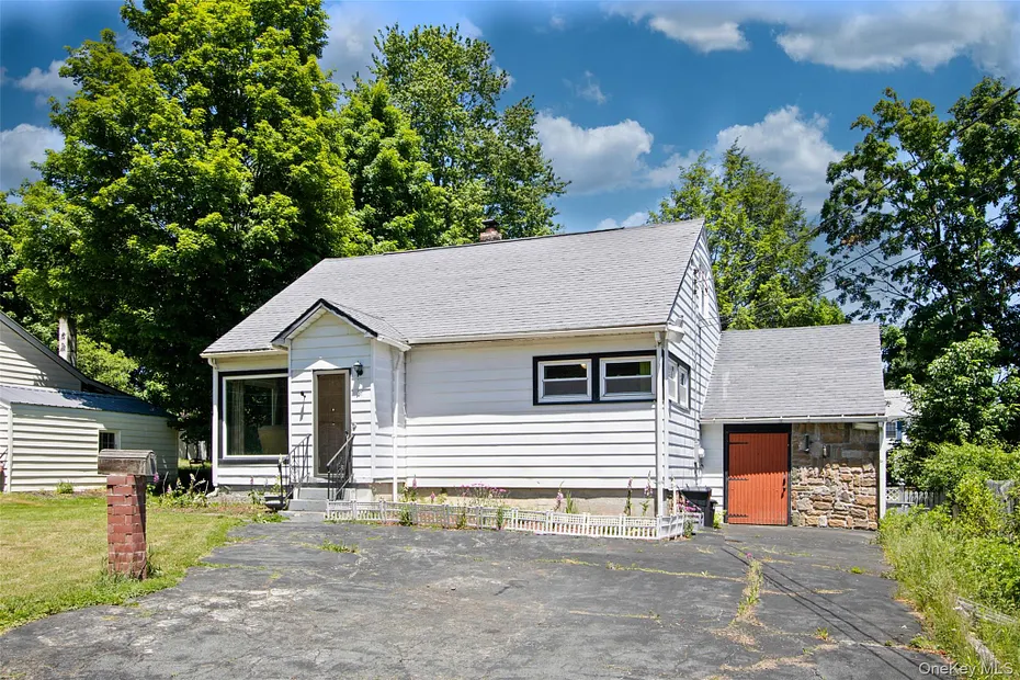 32 Mager Avenue Photo 2
