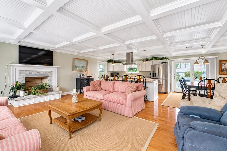 8 Montauk Avenue Photo 16