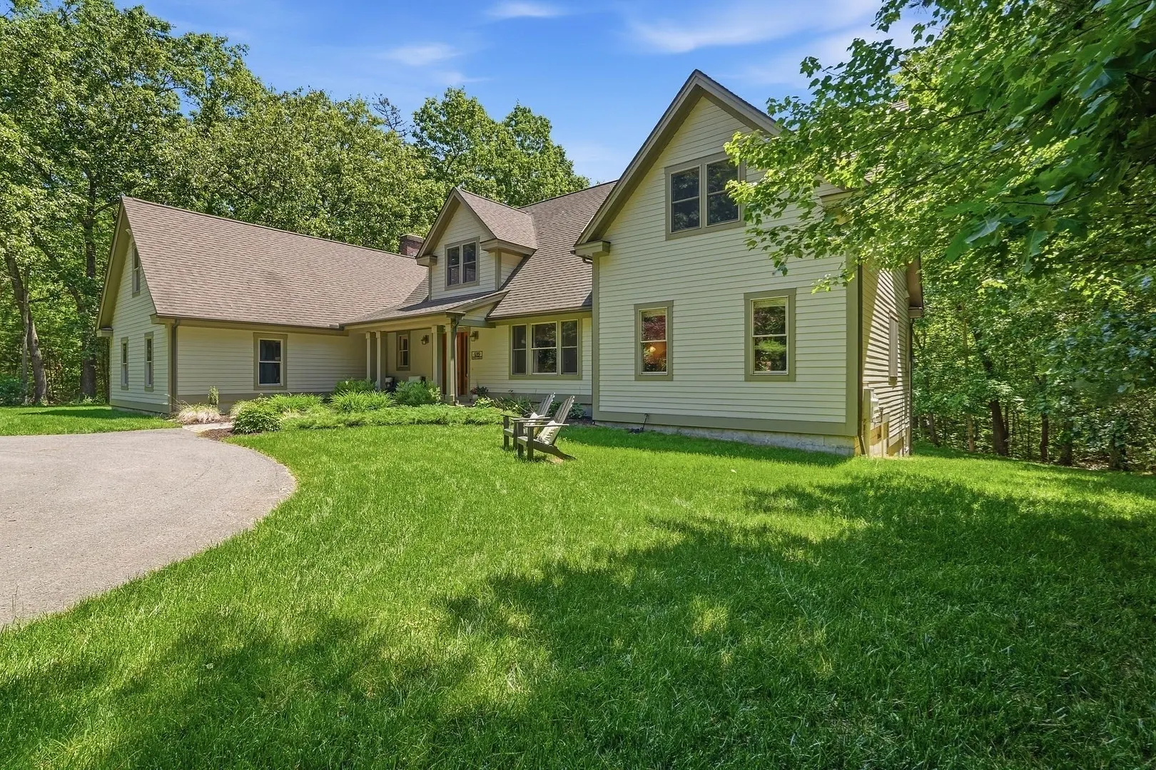 409 Henry St Photo 6
