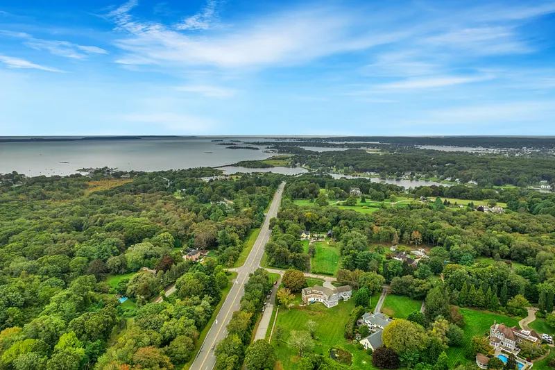 8 Montauk Avenue Photo 12