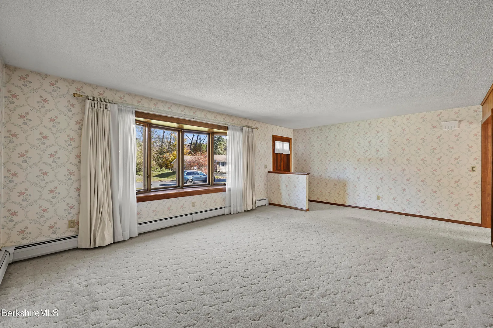 64 Devonshire Dr Photo 11