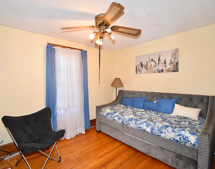 1245 Bay St Photo 19