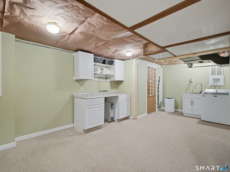 2409 Albany Avenue Photo 29