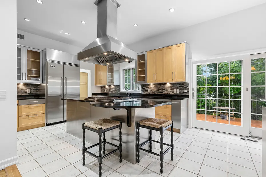 191 Beechmont Drive Photo 8