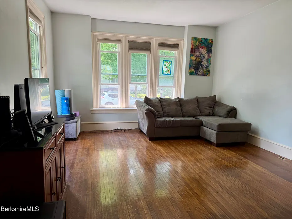 50 Buel St Photo 11
