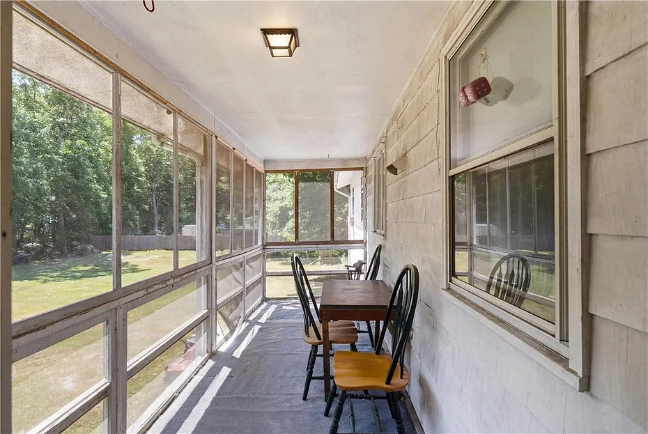 42 Charles Avenue Photo 17