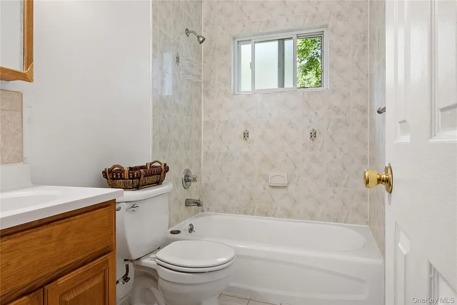 1056 Arthur Street Photo 24