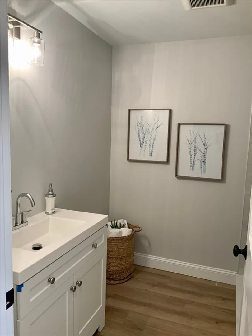 64 Holten St.  #203 Photo 9