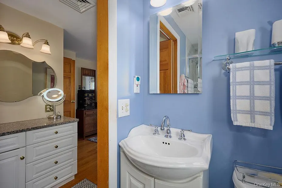 8 Carroll Drive Photo 29