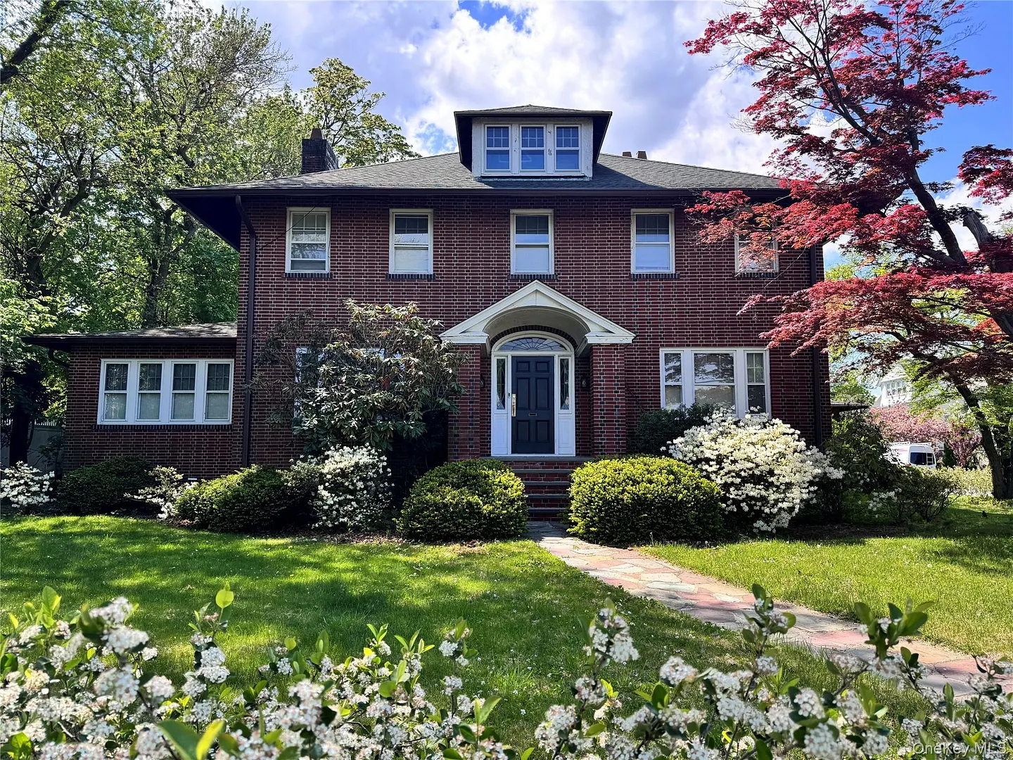 219 White Plains Road Photo 1