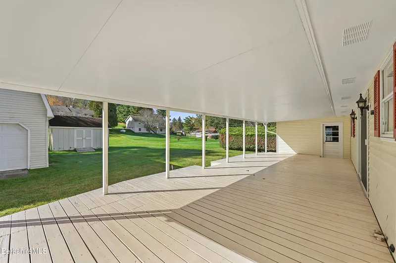 64 Devonshire Dr Photo 50