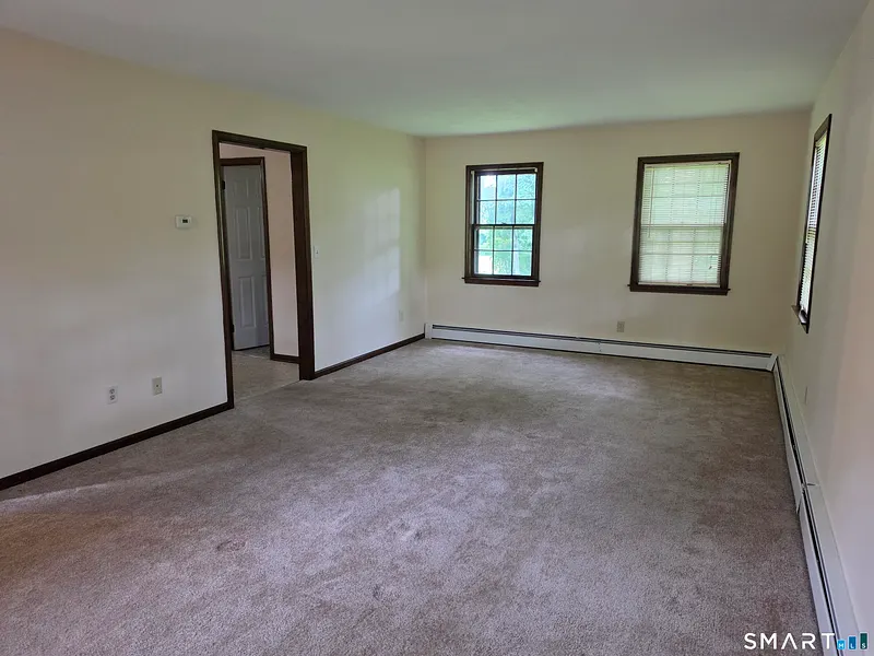 8 Squire Lane Photo 35