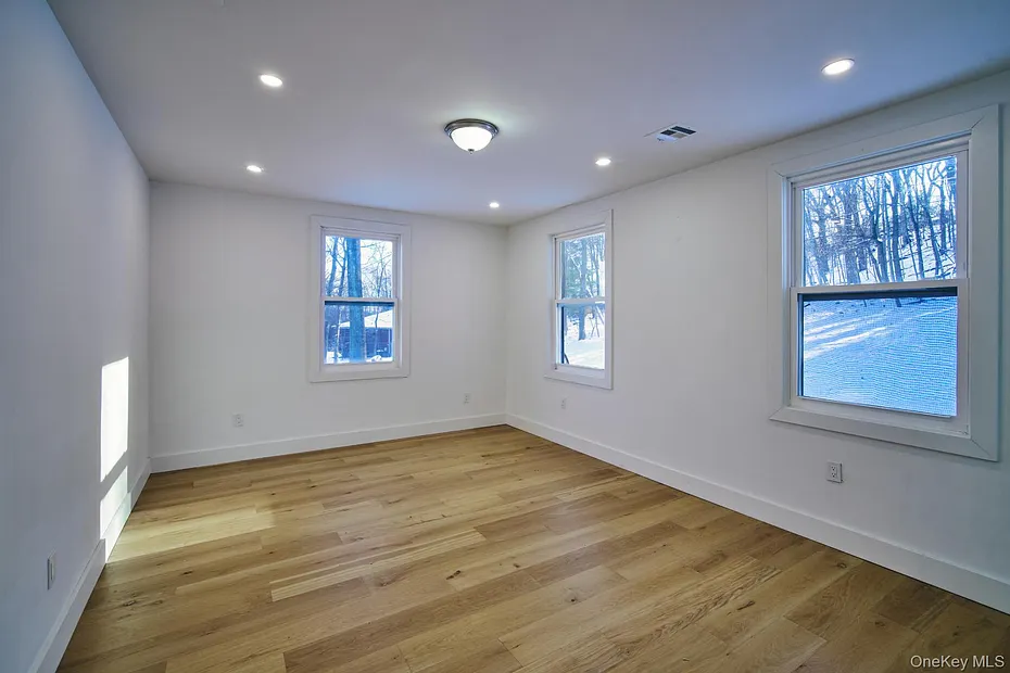 189 Mcnamara Road Photo 22