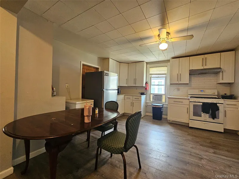 41 Houston Avenue Photo 7