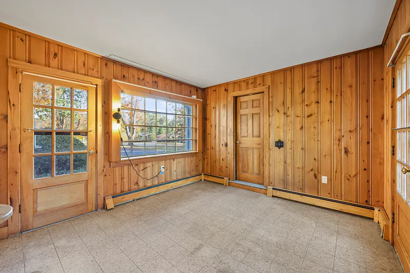 66 Roselyn Dr Photo 5