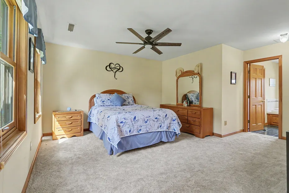 94 Tomlinson Road Photo 17