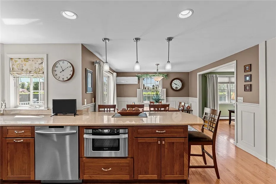 14 Wolcott Avenue Photo 14