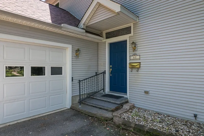 62 Fairview Ave Photo 3