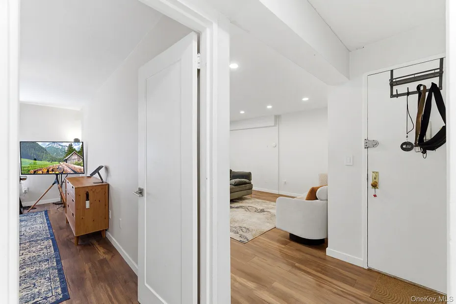 250 N Broadway  #5B Photo 15