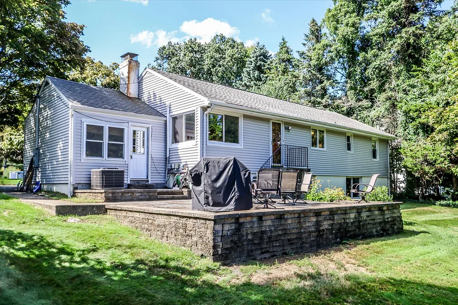 86 Crown Street Photo 25