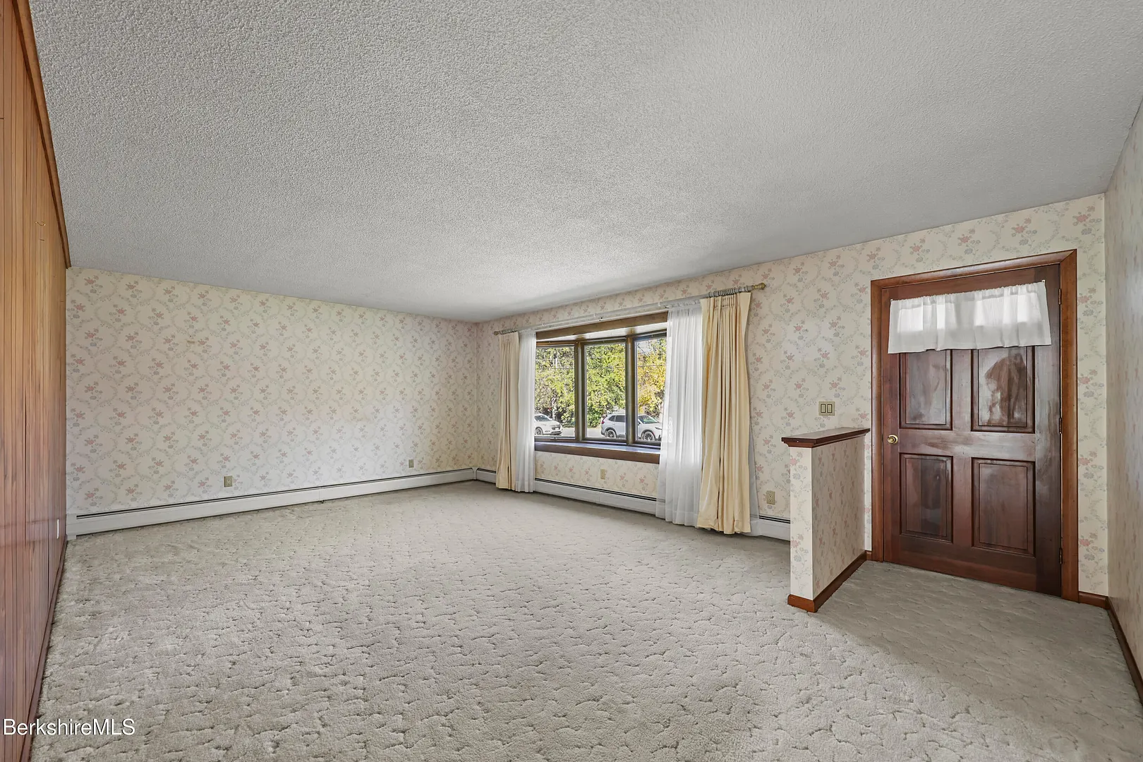 64 Devonshire Dr Photo 7