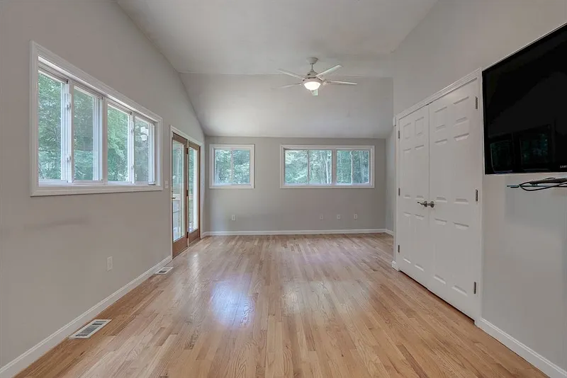680 East Street Photo 19