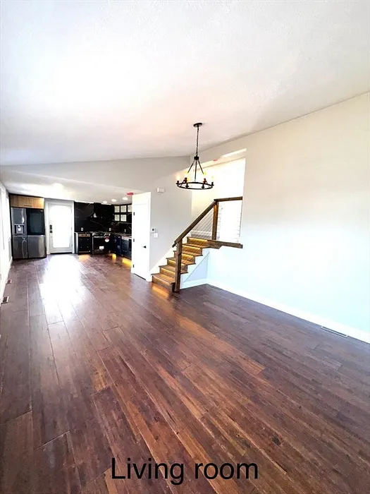 76 Foster St Photo 10