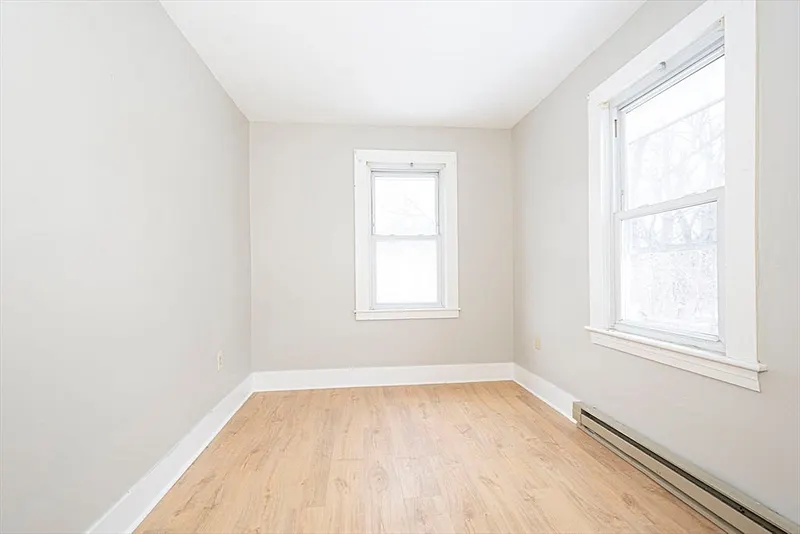31 Neil St. Photo 18