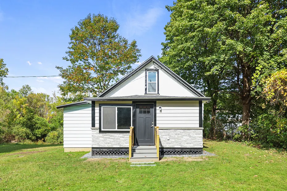 26 Davis St Photo 2