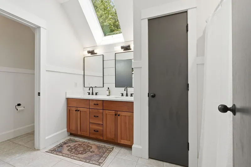 409 Henry St Photo 29