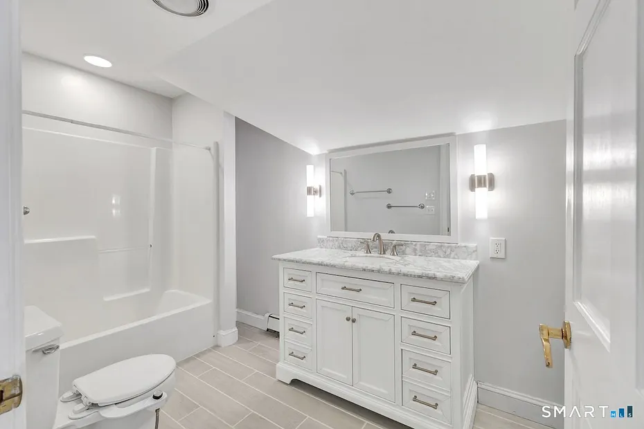 461 Amity Road Photo 33