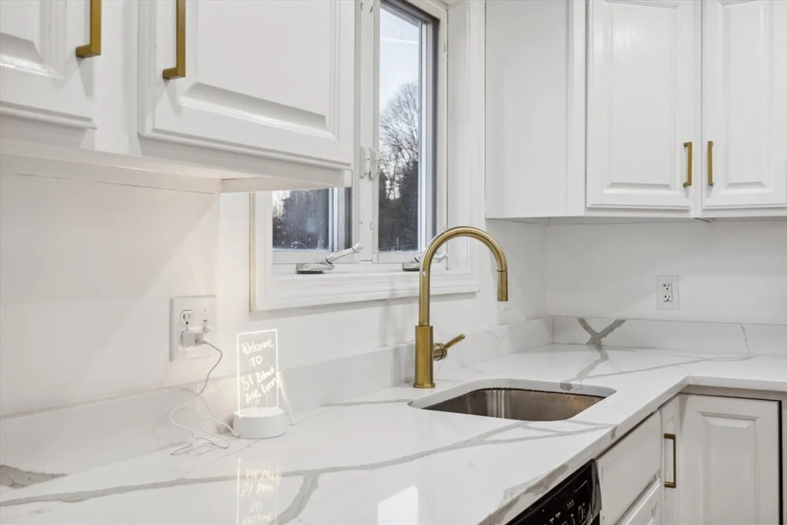 51 Belmont Ave Photo 6