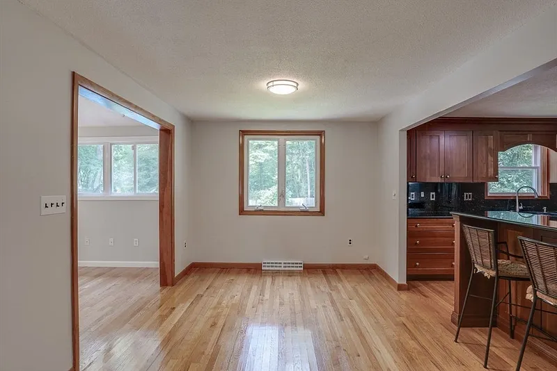 680 East Street Photo 12