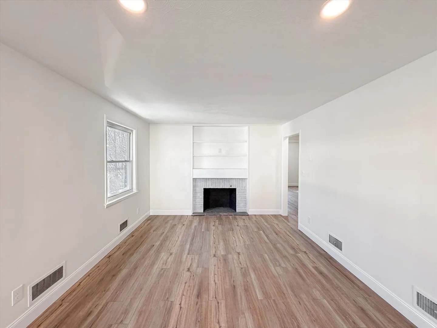 31 Millard Ave Photo 7