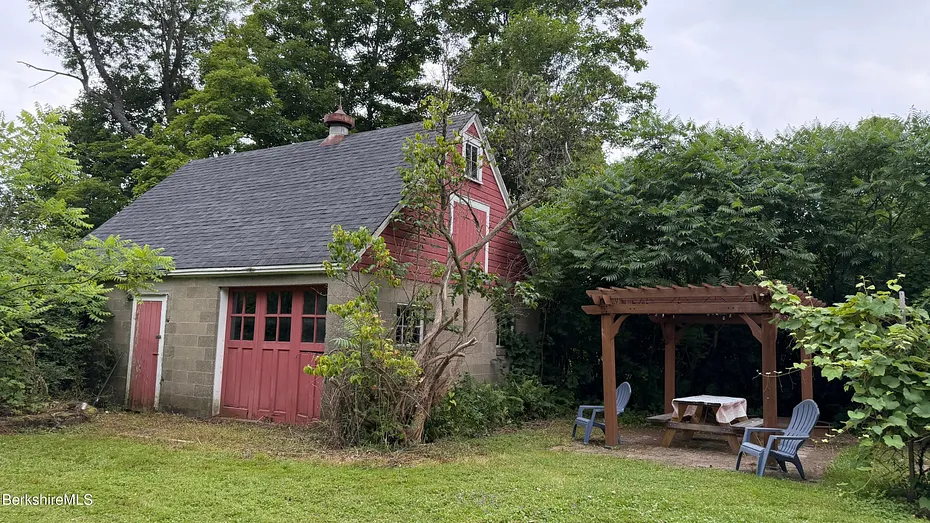 674 Mohawk Trail Photo 5