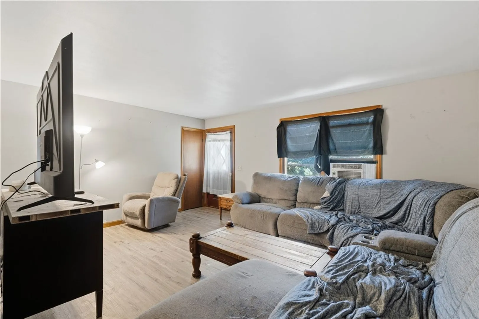42 Charles Avenue Photo 3
