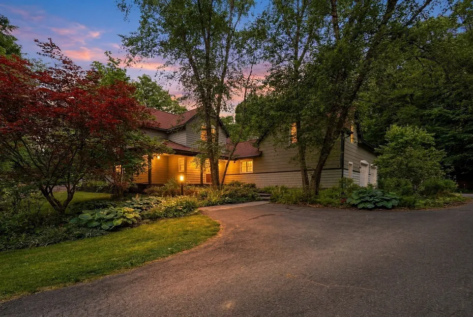 18 Eveningstar Dr Photo 3