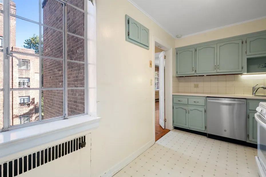 100 Ardsley Avenue W  #4H Photo 17
