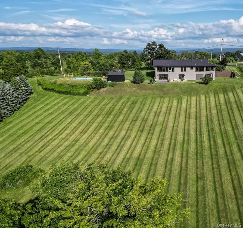 180 Hilltop Road Photo 48