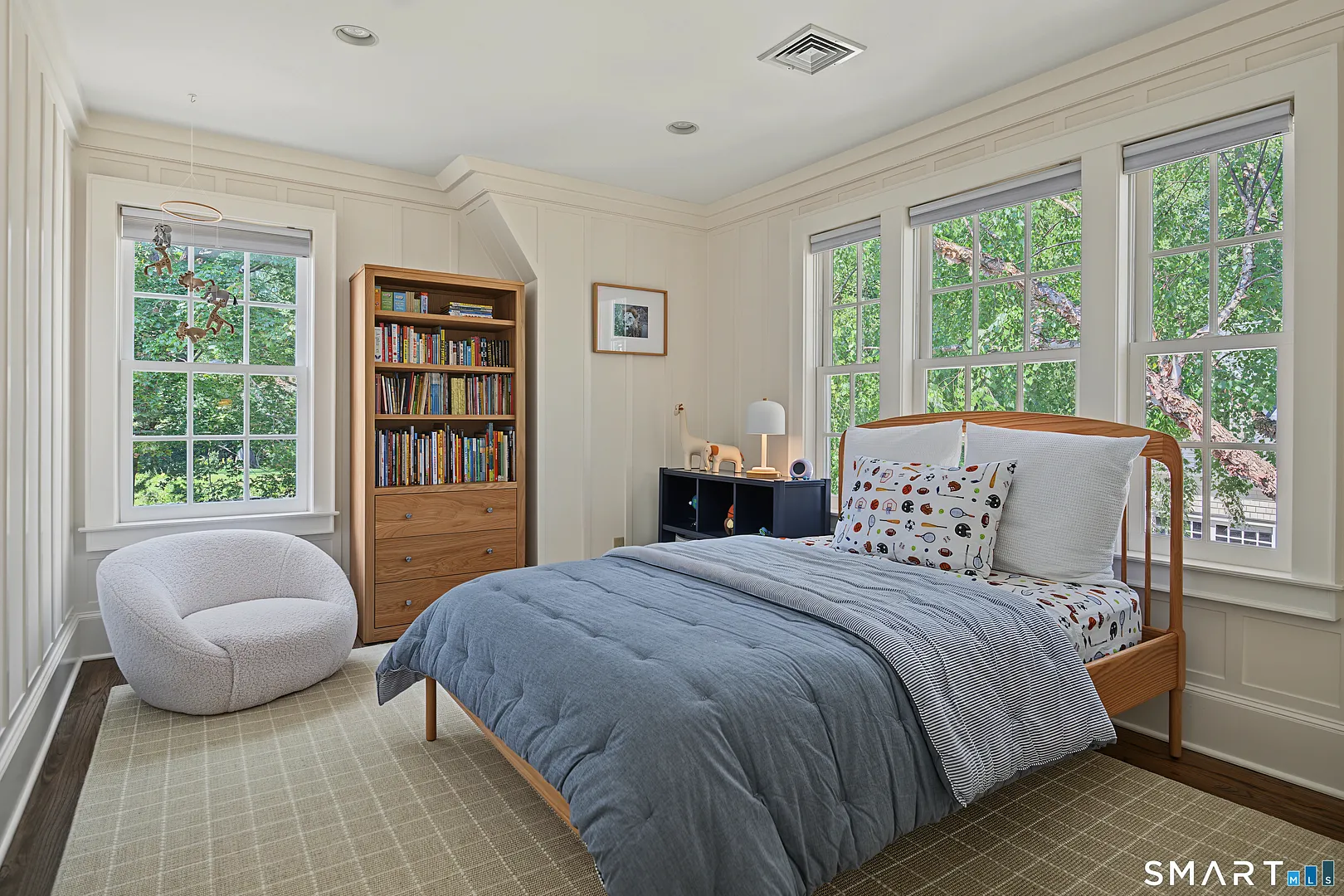 373 Boston Post Road Photo 33