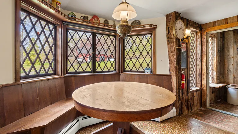 6 Tyringham Rd Photo 11