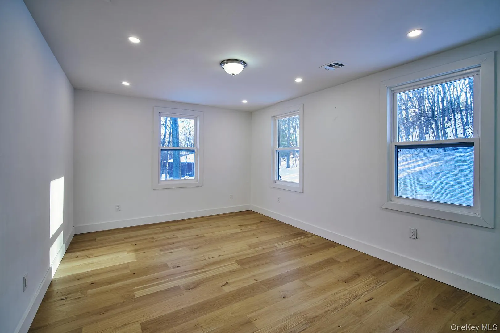 189 Mcnamara Road Photo 22
