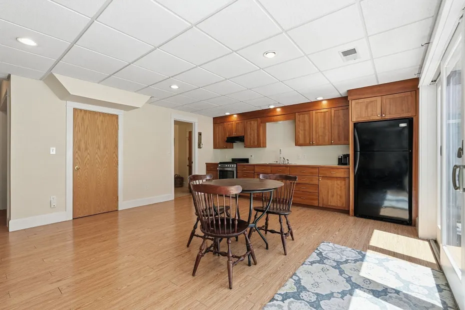 409 Henry St Photo 34