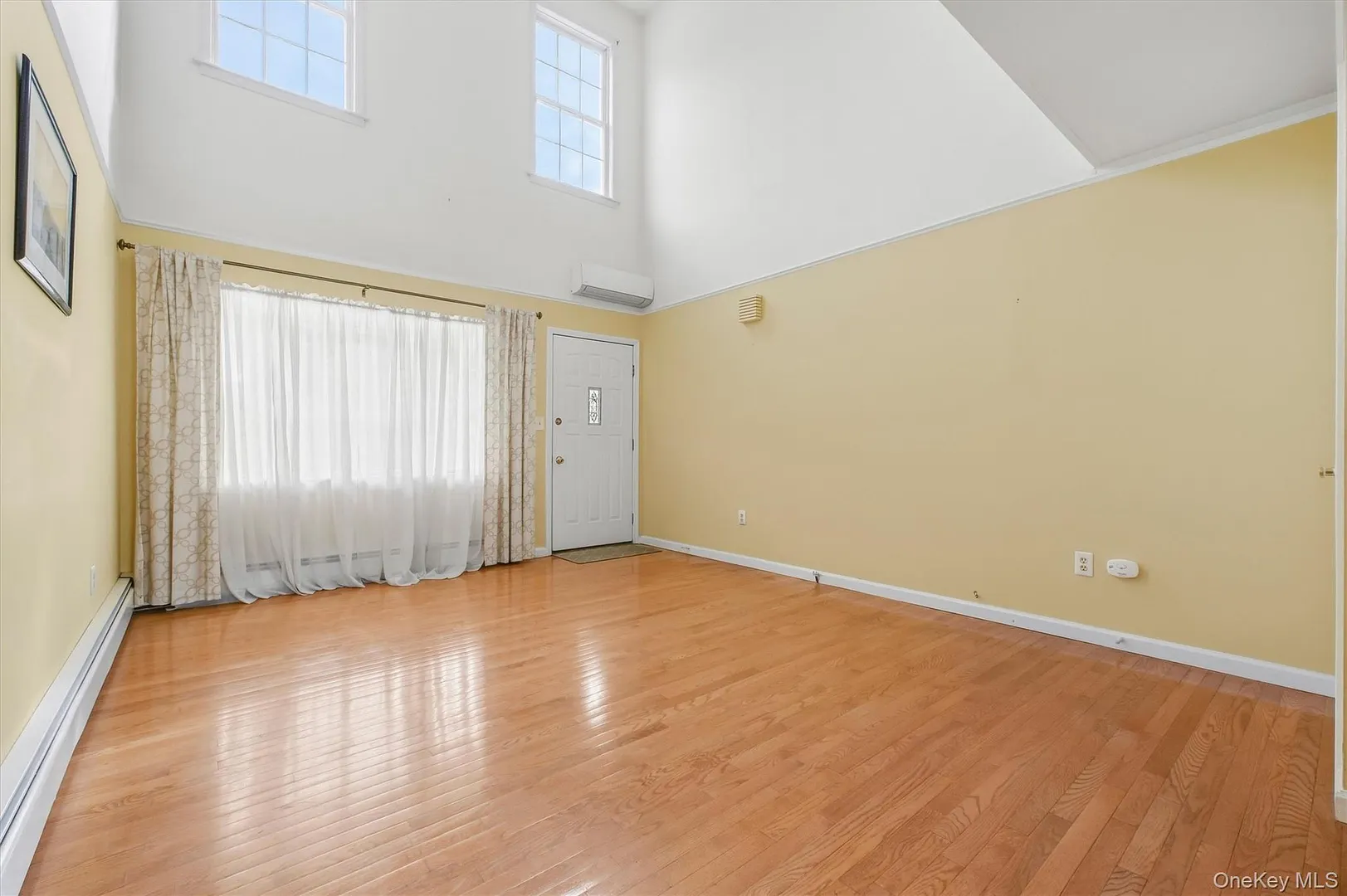 1069 Wolcott Avenue Photo 6