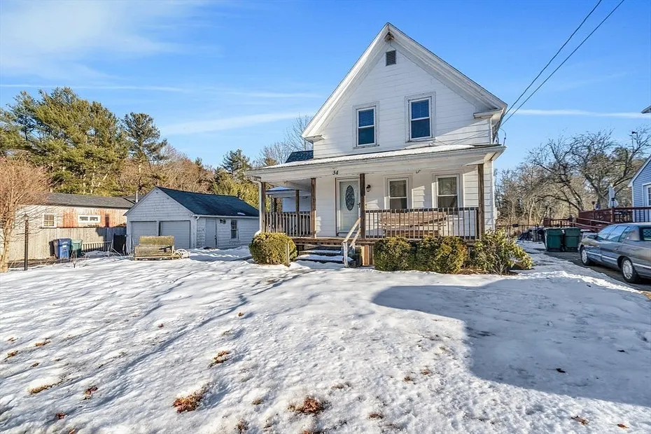 34 Pleasant St Photo 3