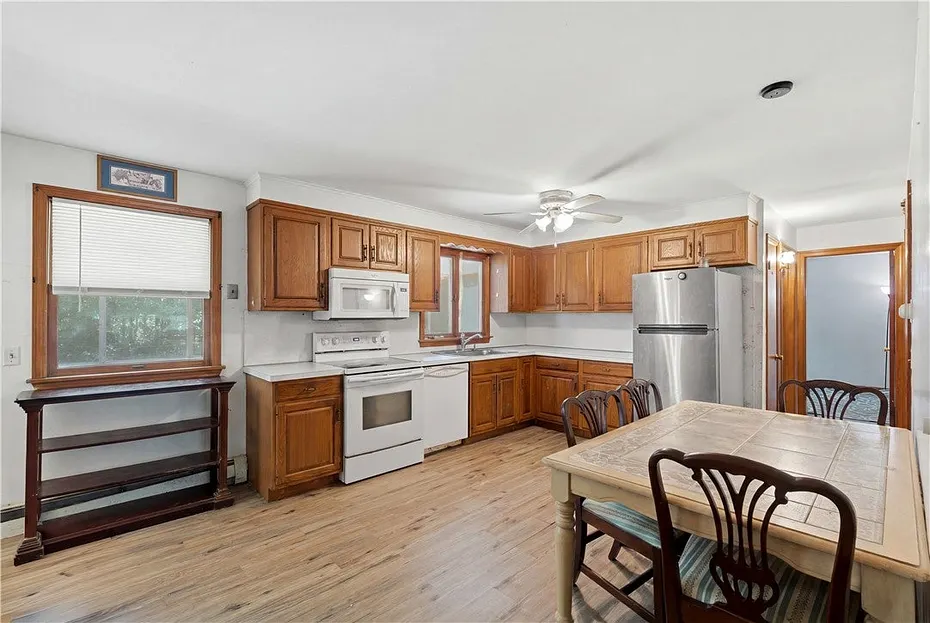 42 Charles Avenue Photo 5