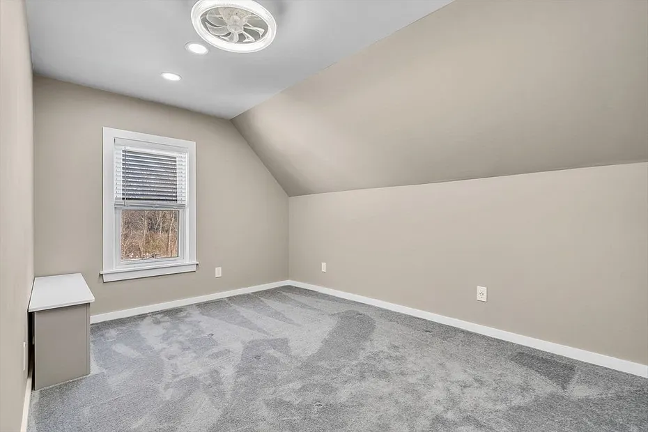 34 Pleasant St Photo 19